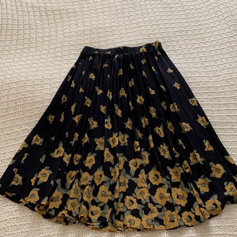 Kaileigh brand | mid length skirt